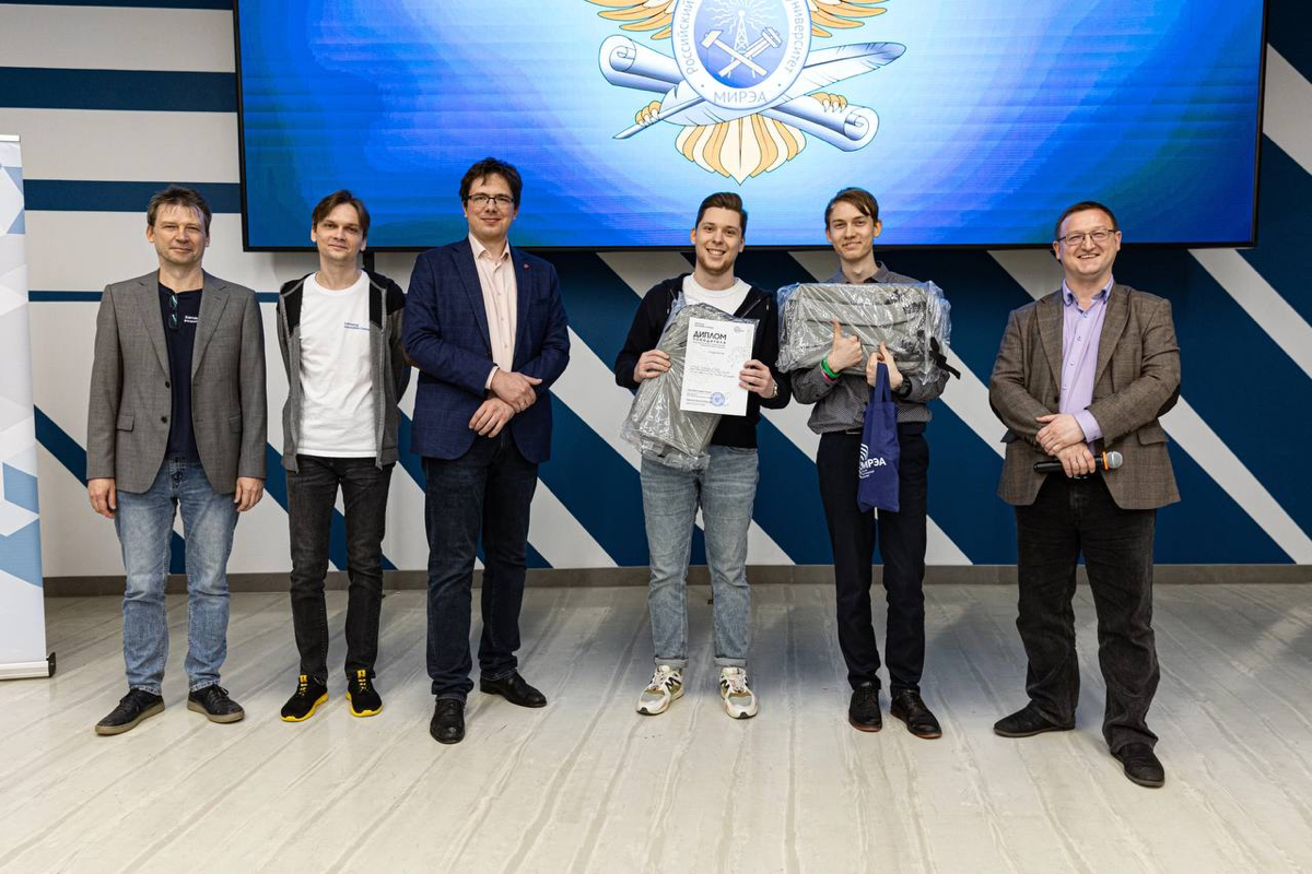 А наши ещё один хак затащили!
Буквально сегодня завершился IT Academy Hack 2024 от компании Samsung, партнёра нашего Университета | Сетка — социальная сеть от hh.ru