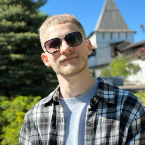 Максим Карельский