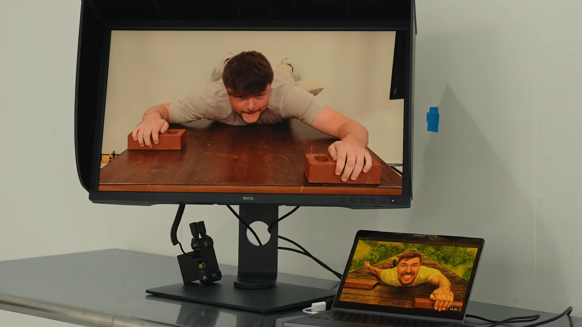 MrBeast показал одну из своих четырех (!) студий для создания тамбнейлов и рассказал подробнее о процессе производства | Сетка — социальная сеть от hh.ru