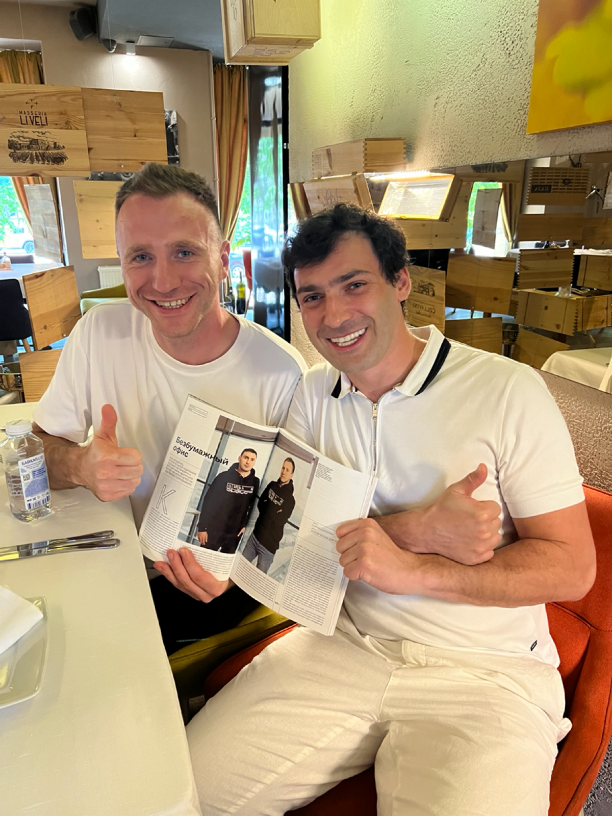 Парни в белом из Forbes) | Сетка — социальная сеть от hh.ru