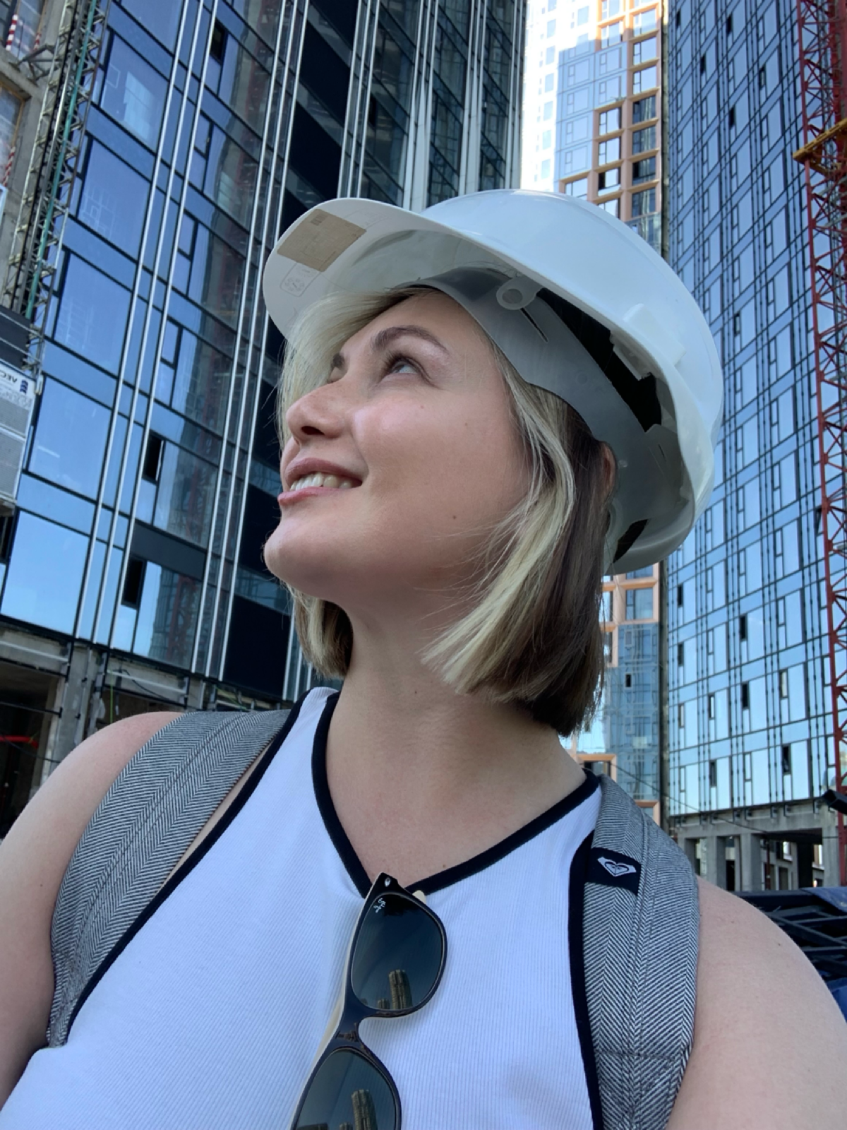 Привет со стройки проекта Level Мичуринский🏗️
На подходе завершение 1-го полугодия, немного о результатах:
Раскачали онлайн покупку для брокеров, ипотеку, и принесли неплохой процент годовому KPI -2,6... | Сетка — социальная сеть от hh.ru