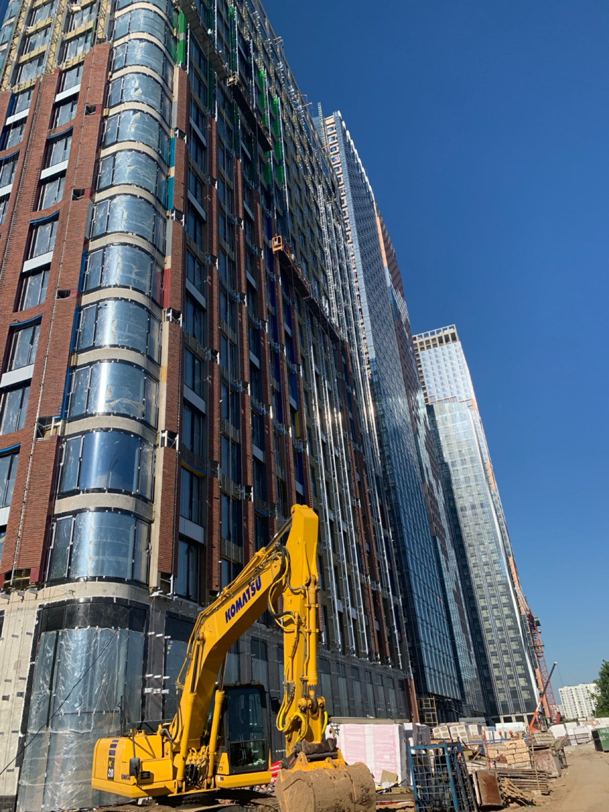 Привет со стройки проекта Level Мичуринский🏗️
На подходе завершение 1-го полугодия, немного о результатах:
Раскачали онлайн покупку для брокеров, ипотеку, и принесли неплохой процент годовому KPI -2,6... | Сетка — социальная сеть от hh.ru