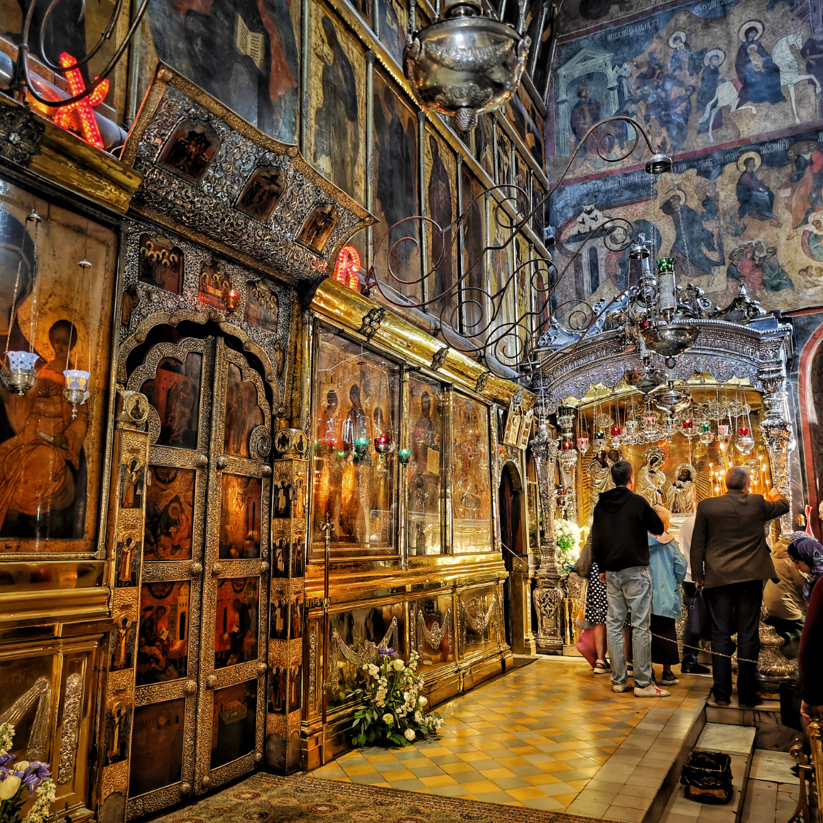 Из пяти Святых Лавр Православной Руси до поездки в Сергиев Посад я был только в трёх: посвящённых святому благоверному князю Александру Невскому в Санкт-Петербурге, Иоанну Затворнику Святогорскому в 1... | Сетка — социальная сеть от hh.ru