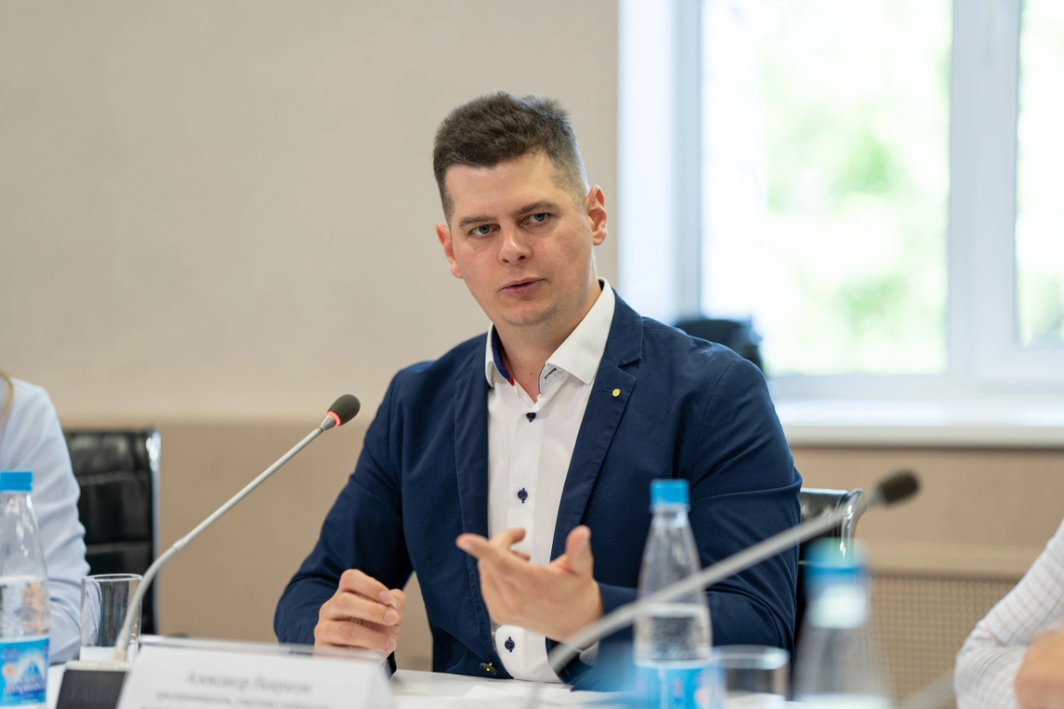 Знакомство!
Меня зовут Некрасов Александр. Я - предприниматель, трекер и консультант по развитию и систематизации бизнеса | Сетка — социальная сеть от hh.ru