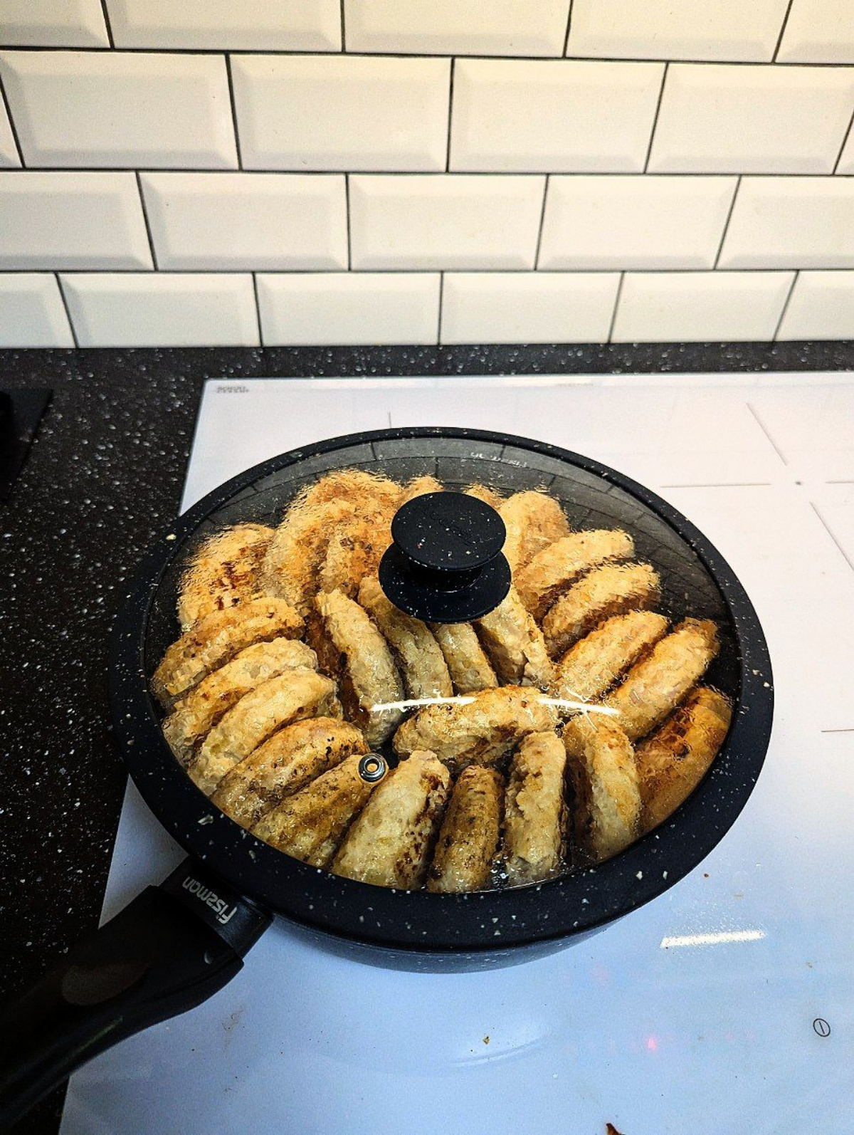 Технины, HR-ни и прочего бизнеса тут и так много. 
Поэтому, вот вам котлетки. 
Куриные.
Бедро, грудка, жареный( это важно ) лук, немного картофеля, специи. 
#еда #покушодь | Сетка — социальная сеть от hh.ru