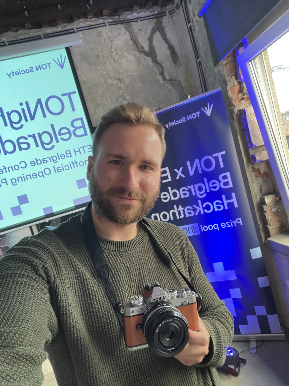 Хакатон ETH Belgrade закончился, победители объявлены, игристое выпито!
4 супер насыщенных дня для меня в качестве фотографа на этом масштабном ивенте

2 локации
более 100 разработчиков
кодинг 24/7

П... | Сетка — социальная сеть от hh.ru