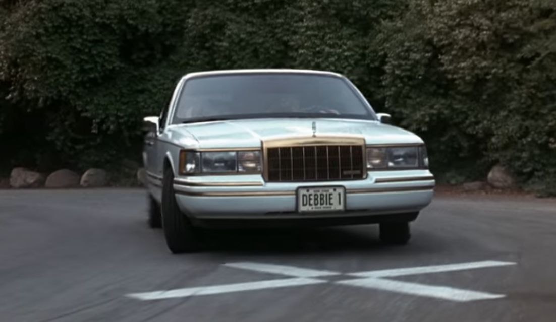 Вторая часть семейки Аддамс, увы, не может похвастаться такими же шикарными образцами дизайна | Сетка — социальная сеть от hh.ru