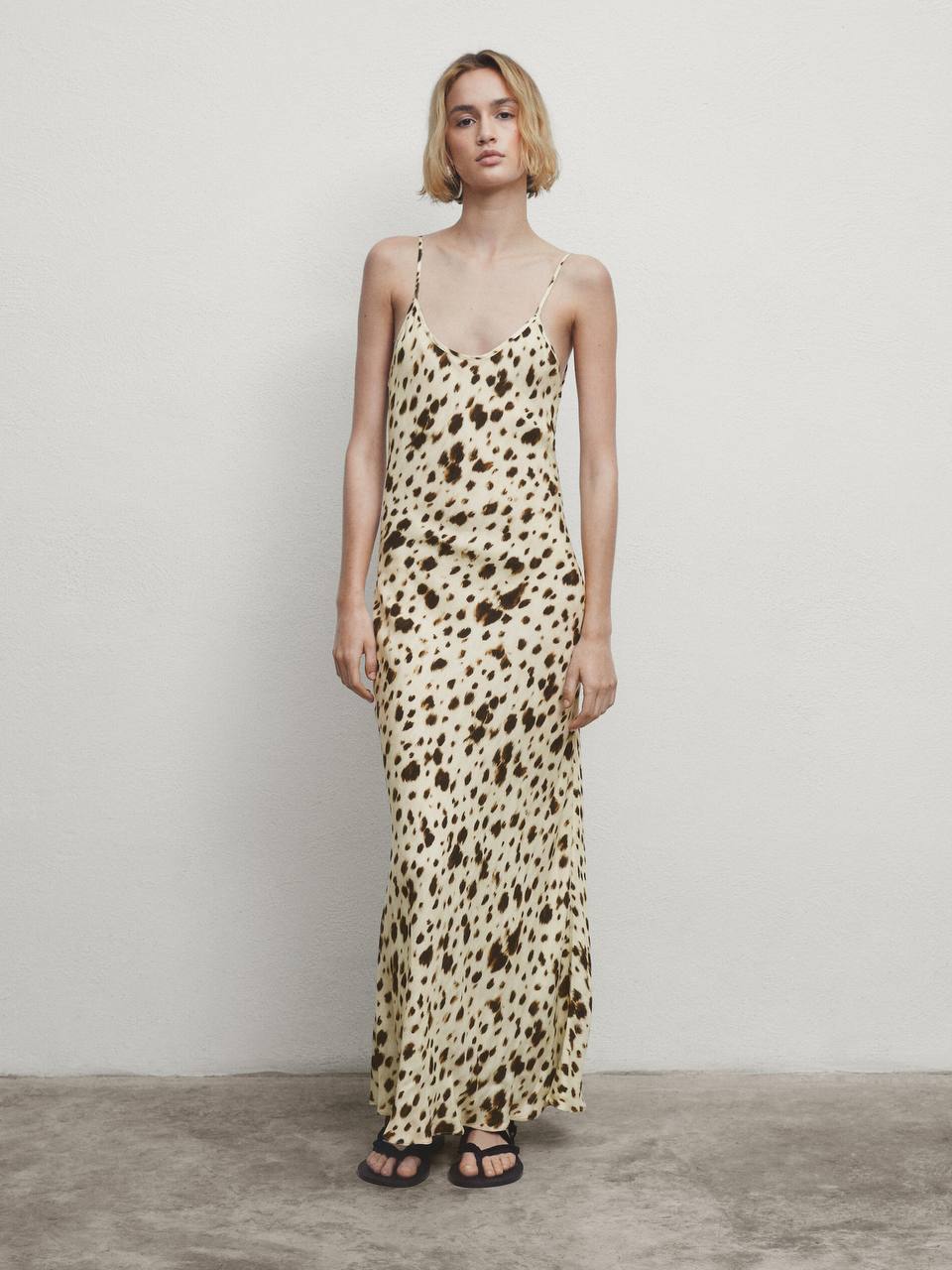 Дизайнер Massimo Dutti всю жизнь мечтал сделать платье-лаваш.
Всего за 13 тысяч рублей вы можете почувствовать себя сочной шавермой
🍕зумеры любят пиццу? | Сетка — социальная сеть от hh.ru