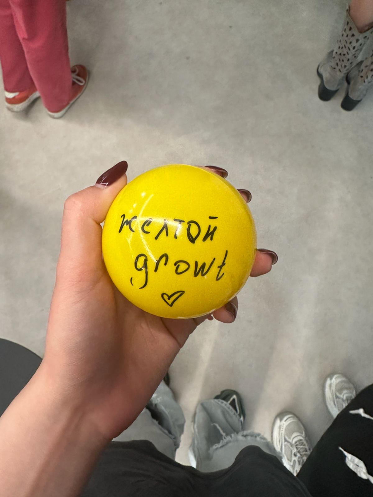 Рабочие чатики весь день разрывались от Т-мемов, а DAU одного из моих продуктов (блога) соревновался с месячными показателями по трафику | Сетка — социальная сеть от hh.ru