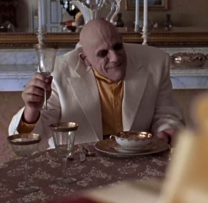 Завершим эту дилогию с блеском! На очереди — бокалы с позолоченным краем из дома Дэбби 🌟🥂
Простой поиск этого предмета не дал результата, поэтому я расскажу о аналогичной посуде, распространённой в по... | Сетка — социальная сеть от hh.ru