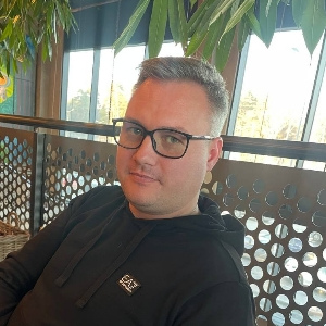 Александр Николаев