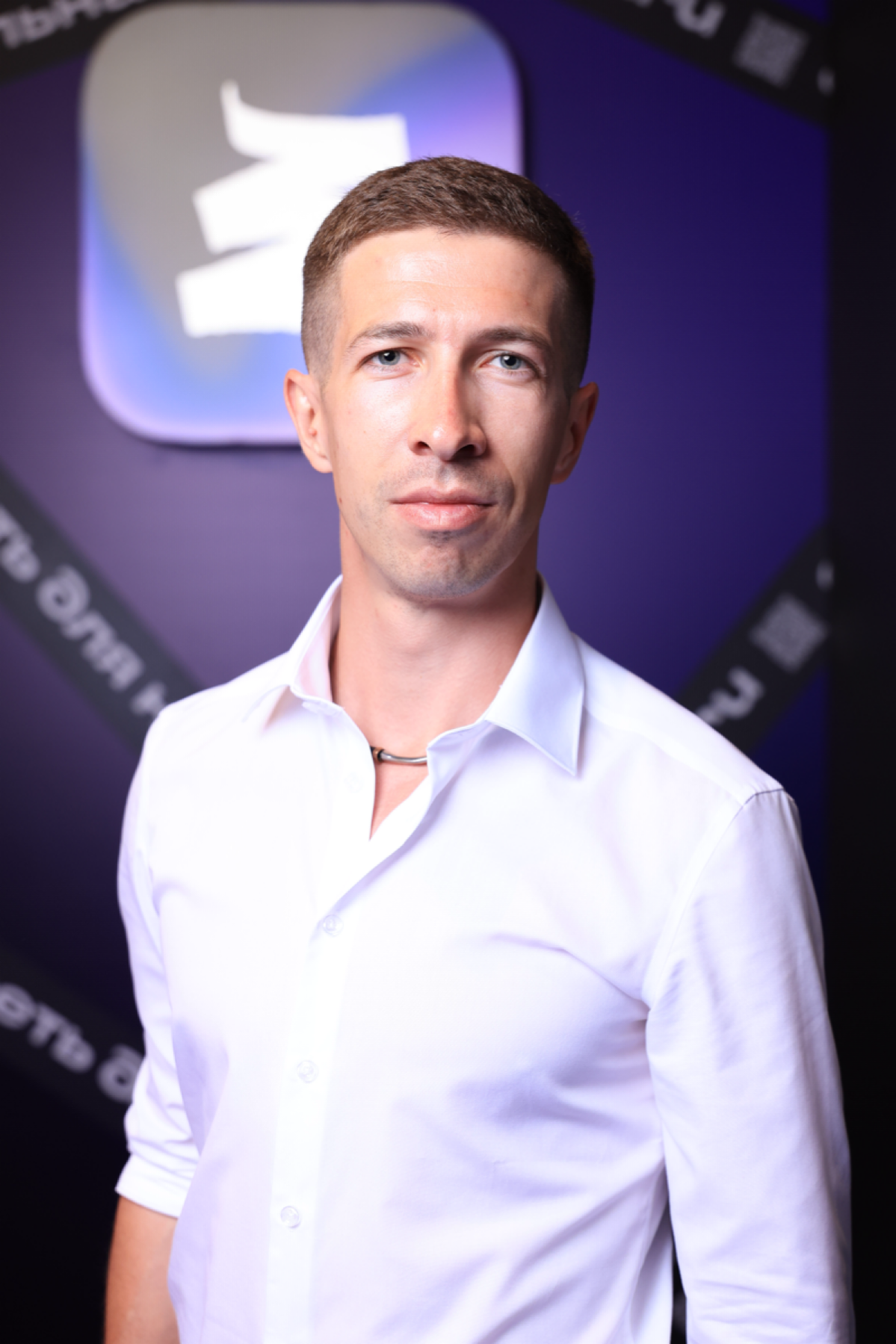 Всем привет!
Я Артём, Co-Founder & COO в Honey Badger Games и Strategy Advisor в Adsup.
Шарю в маркетинге, биздеве, геймдеве.
Открыл для себя прилку на AHA’24 , команда прикольная | Сетка — социальная сеть от hh.ru