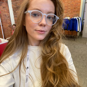 Александра Захарова