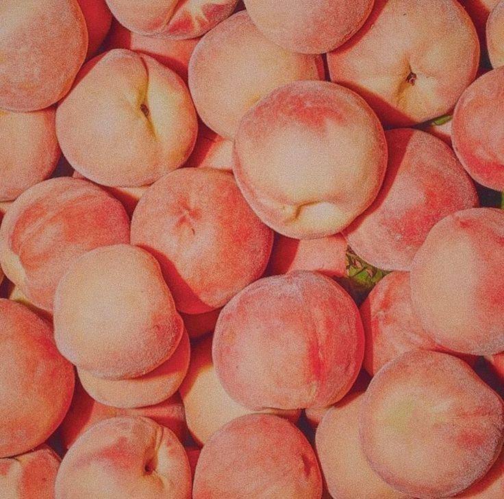 Peach Fuzz (персиковый пушок)— главный цвет 2024 года по версии Pantone.🍑🪽🧺
Это нежный и бархатистый оттенок персика, который излучает тепло и говорит о стремлении к единению с окружающими | Сетка — социальная сеть от hh.ru