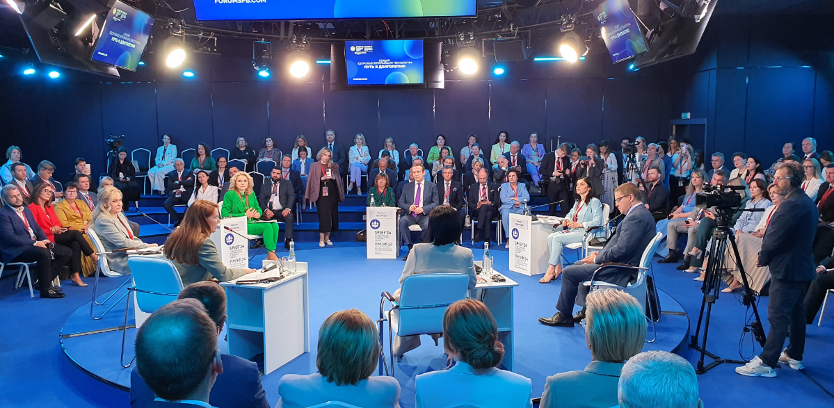 Из рубрики #буднипиарщика
З дня на Питерском  международном экономическом форуме 2024 в составе делегации НМИЦ ТПМ.
Много перемещений, контактов, информации.. | Сетка — социальная сеть от hh.ru