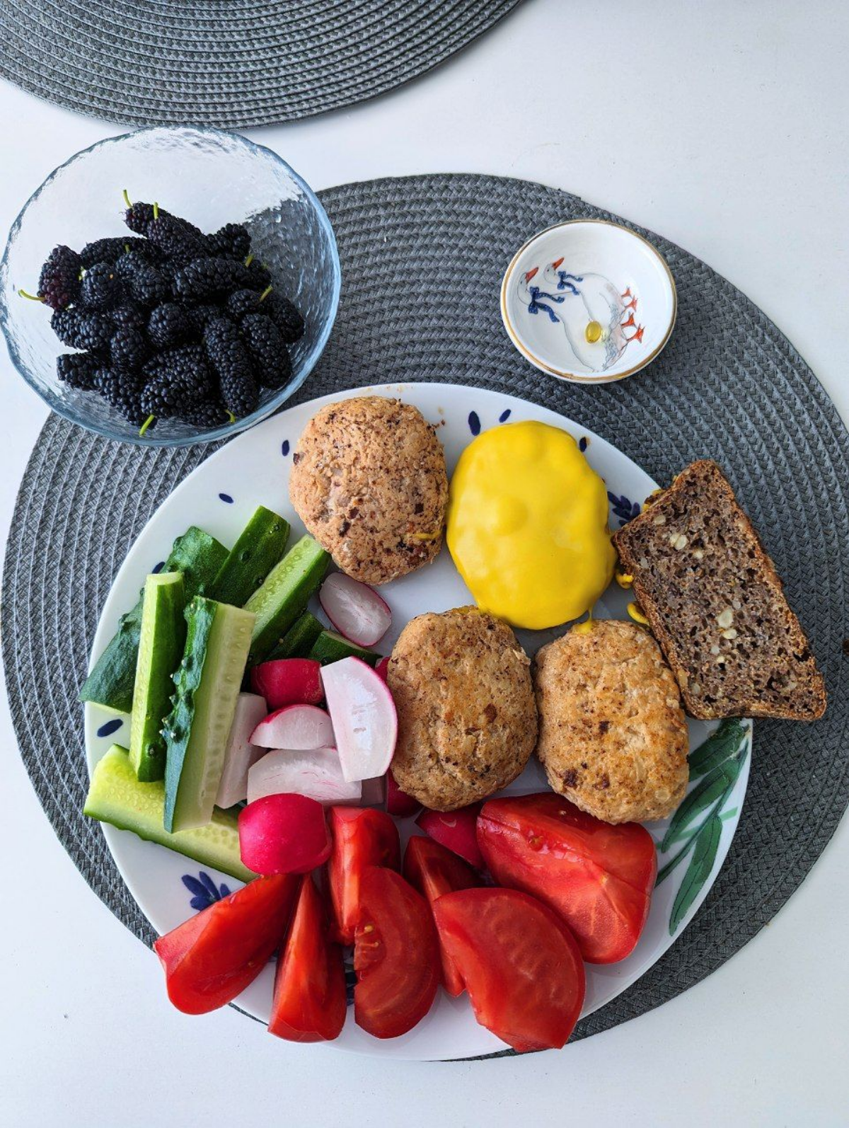 Придерживаюсь правила "когда встал - тогда и завтрак".
Иногда нарушаю.
#еда #покушодь
Завтрак: | Сетка — социальная сеть от hh.ru