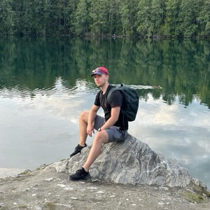 Арсений Лазоряк