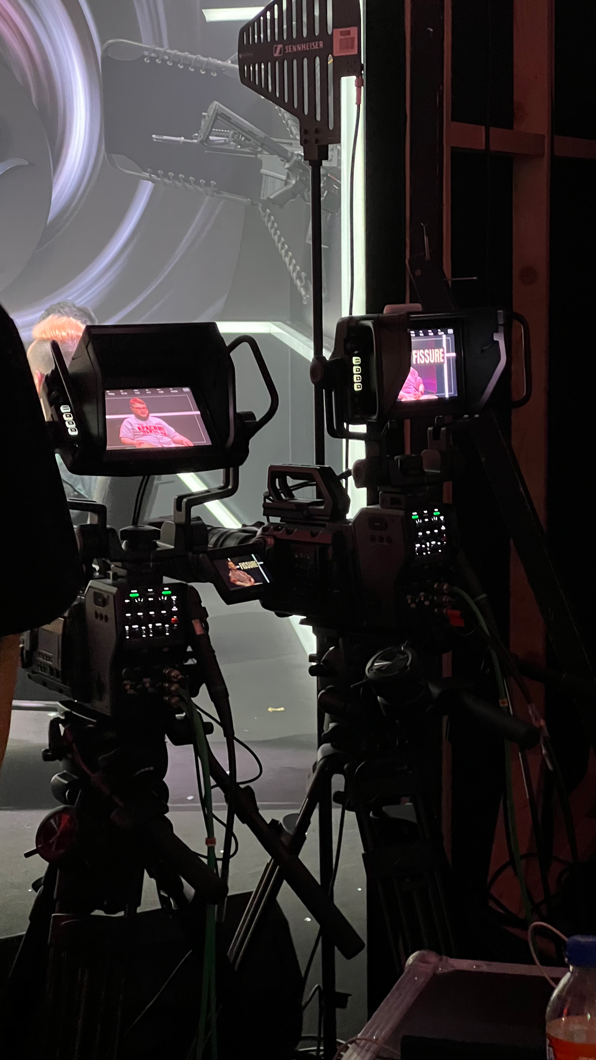 Всем привет 👋🏼 
Наверно настало время немного рассказать о себе и своих проектах ) 
Начну мягко , в мае посетила BetBoom Dacha по CS 2 
в Белграде , в роли продюсера  | Сетка — социальная сеть от hh.ru