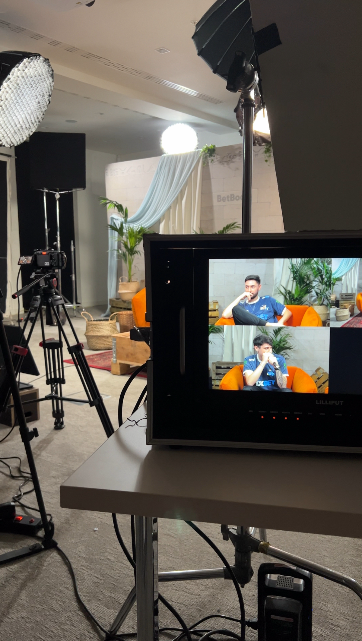 Всем привет 👋🏼 
Наверно настало время немного рассказать о себе и своих проектах ) 
Начну мягко , в мае посетила BetBoom Dacha по CS 2 
в Белграде , в роли продюсера  | Сетка — социальная сеть от hh.ru