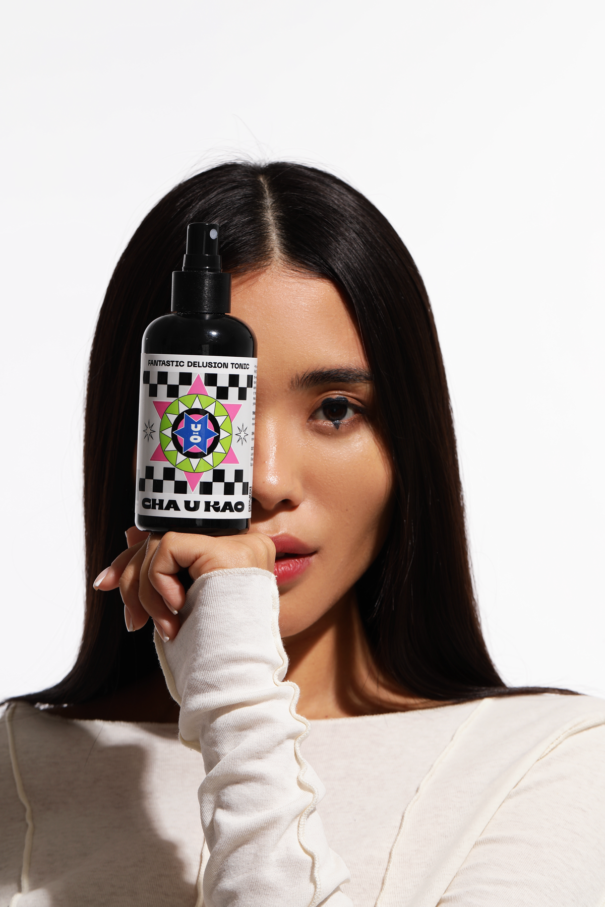 Киберспорт - это конечно удивительно, учитывая, что мне ближе съемки направления beauty и fashion 👌🏼
Вот, например, одна из съемок для косметического бренда Cha O Kao | Сетка — социальная сеть от hh.ru