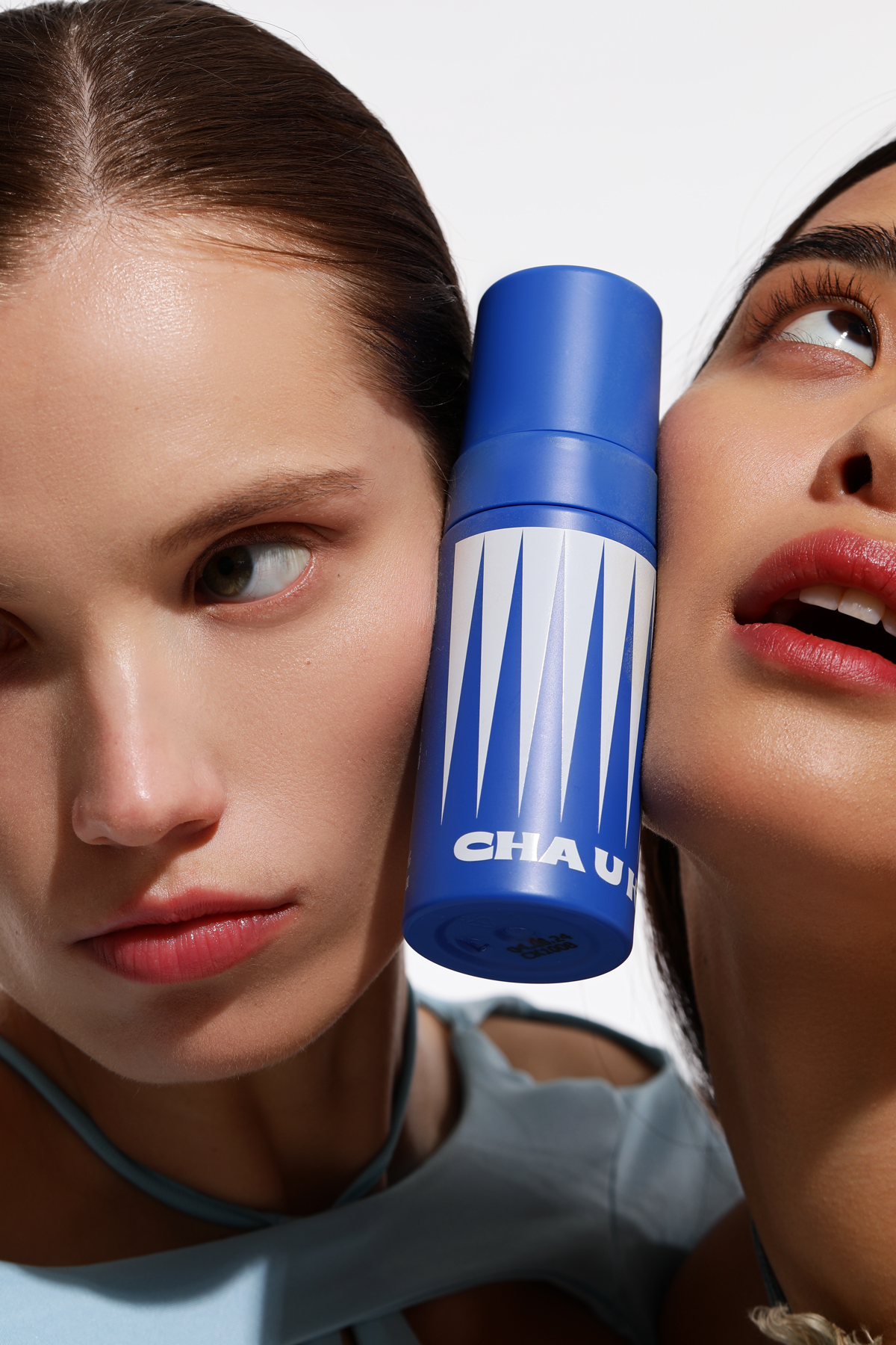 Киберспорт - это конечно удивительно, учитывая, что мне ближе съемки направления beauty и fashion 👌🏼
Вот, например, одна из съемок для косметического бренда Cha O Kao | Сетка — социальная сеть от hh.ru