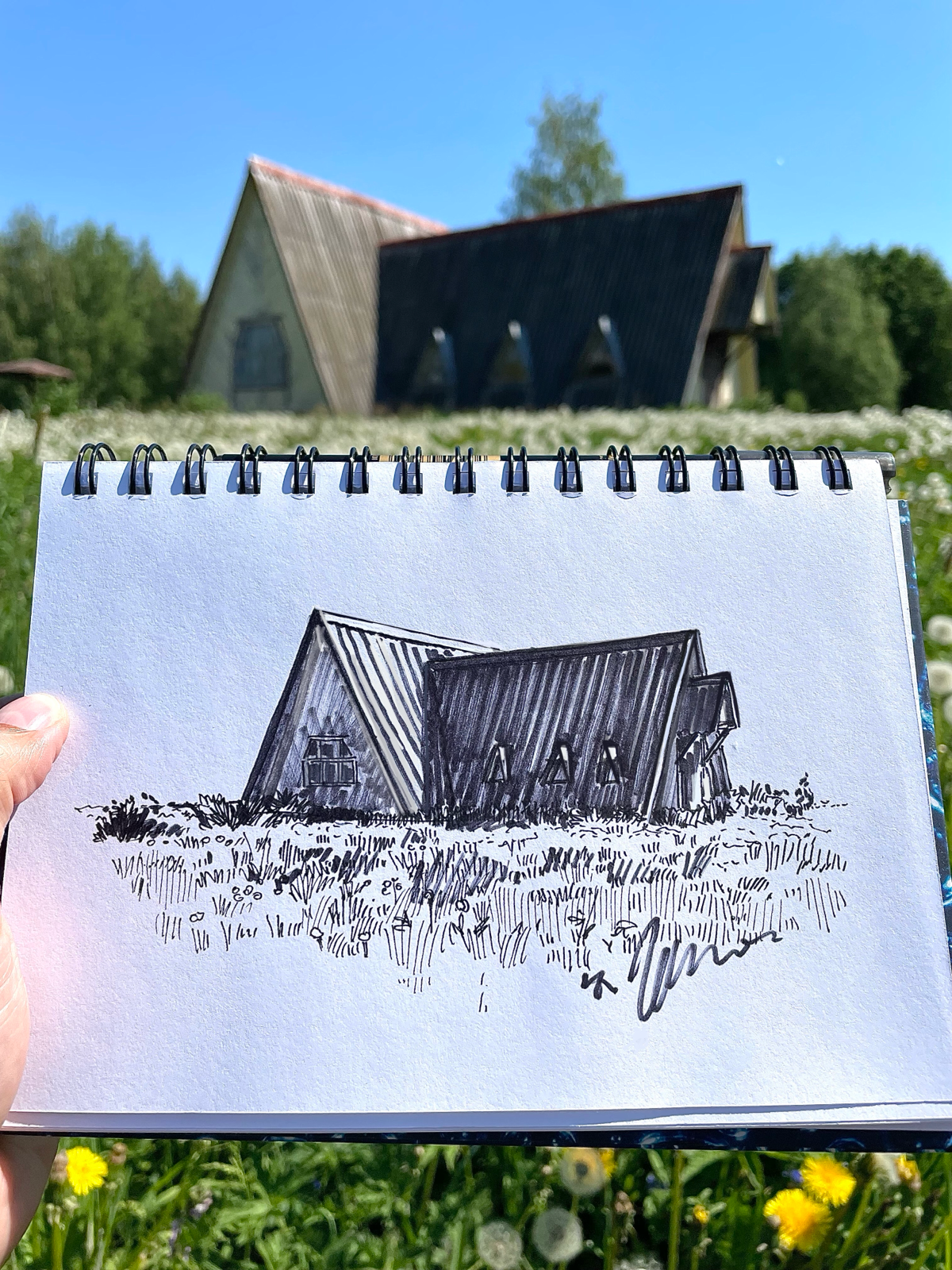 пленэр на ходу в советском пионер лагере, 
стильные штучки тоже строились 😌
#наследие  #традишка #советское | Сетка — социальная сеть от hh.ru