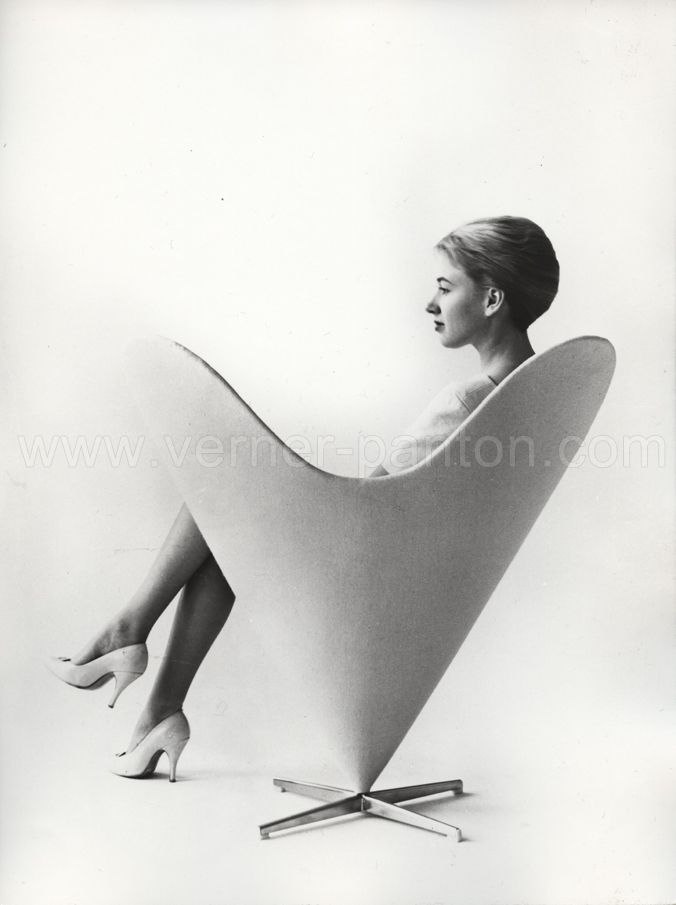 В сюжете фильма есть момент, ультра насыщенный красивущими костюмами — приём компании "Зло" на гонках | Сетка — социальная сеть от hh.ru