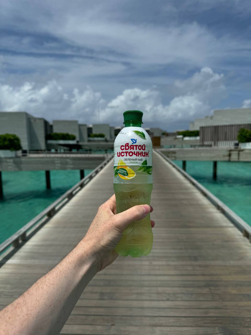 Святой Источник, мы с вами даже на Мальдивах! Так выглядит любовь ❤️
P.s: оплату за пост примем фурой с зеленым чаем. | Сетка — социальная сеть от hh.ru