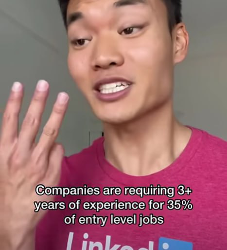 Бесконечно можно смотреть на три вещи: как горит огонь, как течет вода, и как джун откликается на вакансии "без опыта".
#junior #юмор #вакансии | Сетка — социальная сеть от hh.ru