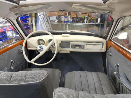 Снова заступаю на не самую известную мне тему автомобилей, но тут такой фильм, грех не рассказать о них 
Когда я увидела сцену погони, мне казалось, что Илья рассекает по Восточному Берлину на Запорож... | Сетка — социальная сеть от hh.ru