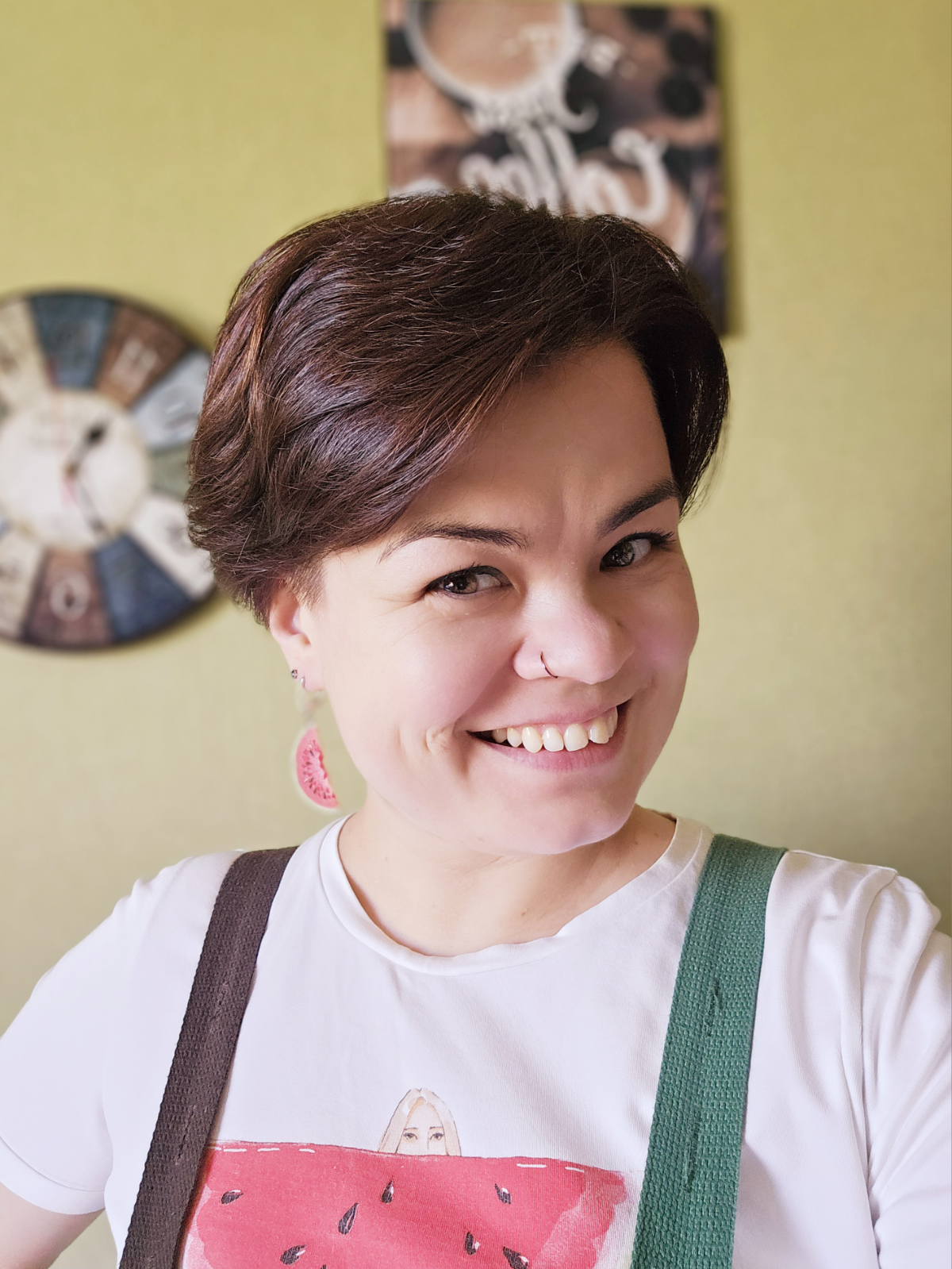 Всем привет!
Меня зовут Алена Михайлова, я ведущий рекрутер, закрываю вакансии за 2-4 недели эффективными сотрудниками. Работаю с подбором сотрудников в отделы продаж, маркетинга и HR | Сетка — социальная сеть от hh.ru