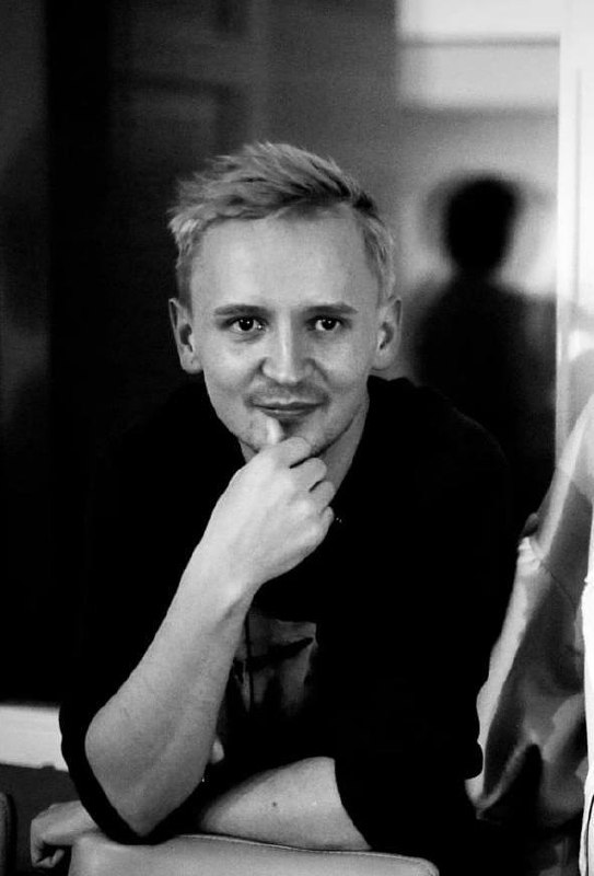 Страшно что-то поменять?
Ой как понимаю. Мне, уже много лет назад, в той клетчатой рубашке тоже страшно было. И развод, и кредиты, и жизнь закончилась. Но сравните было/стало | Сетка — социальная сеть от hh.ru