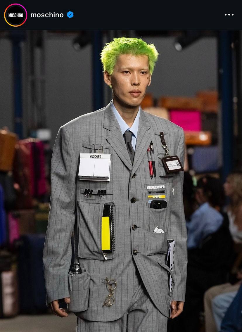 А так же, в нашей модной подборке:
- офисный пинжак выгорающего перфекциониста 🔥,
- свитер с уютными штанами, для создания домашней атмосферы на важных переговорах 🤭
- и рубашка с часами, которые ты п... | Сетка — социальная сеть от hh.ru