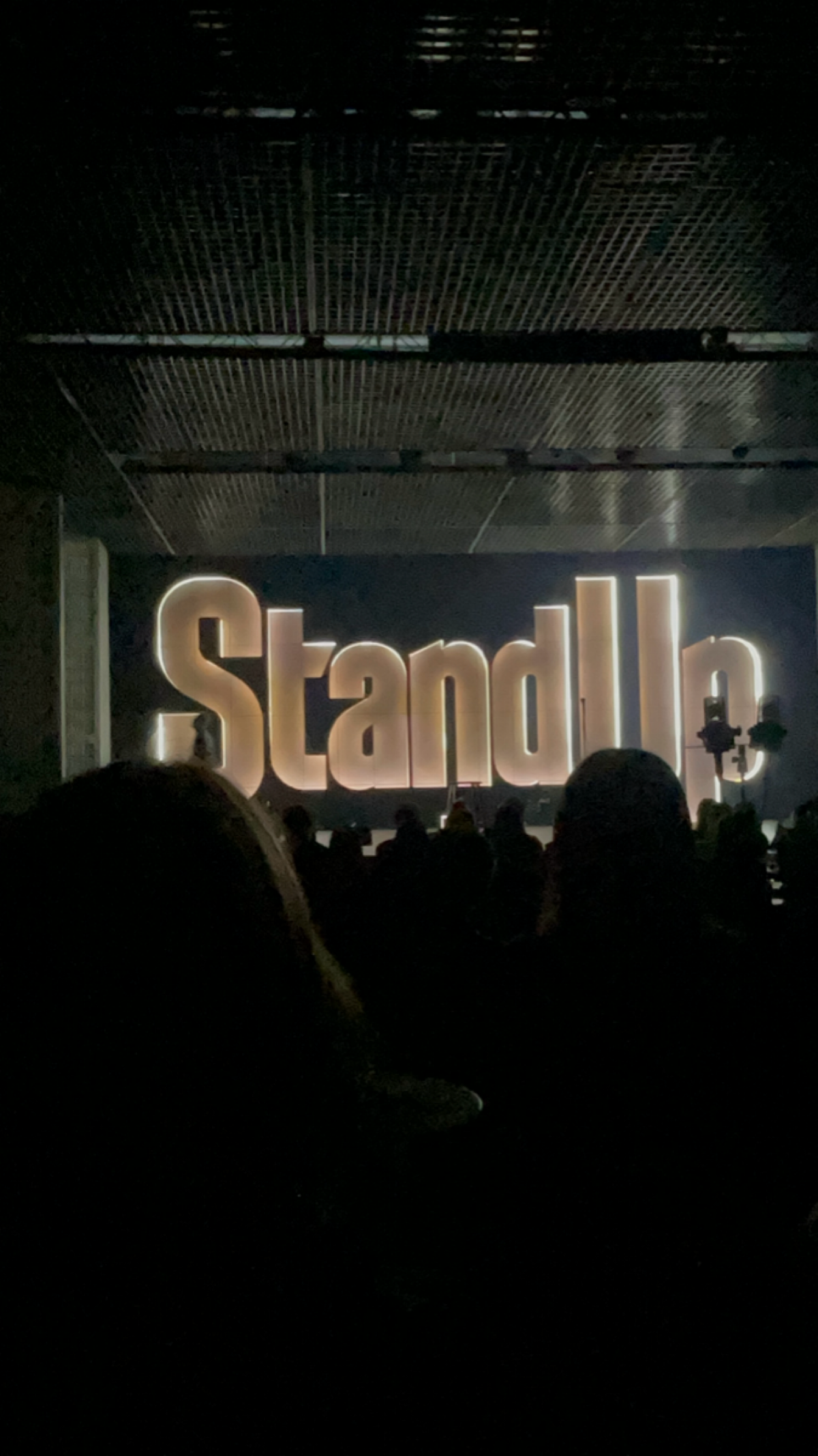 Пятница была настоящей пятницей 🔥
Сходили с коллегами на съемки StandUp на ТНТ, посмеялись, сменили маршрут и картинку 🥰
Закат тоже был волшебный ✨ | Сетка — социальная сеть от hh.ru