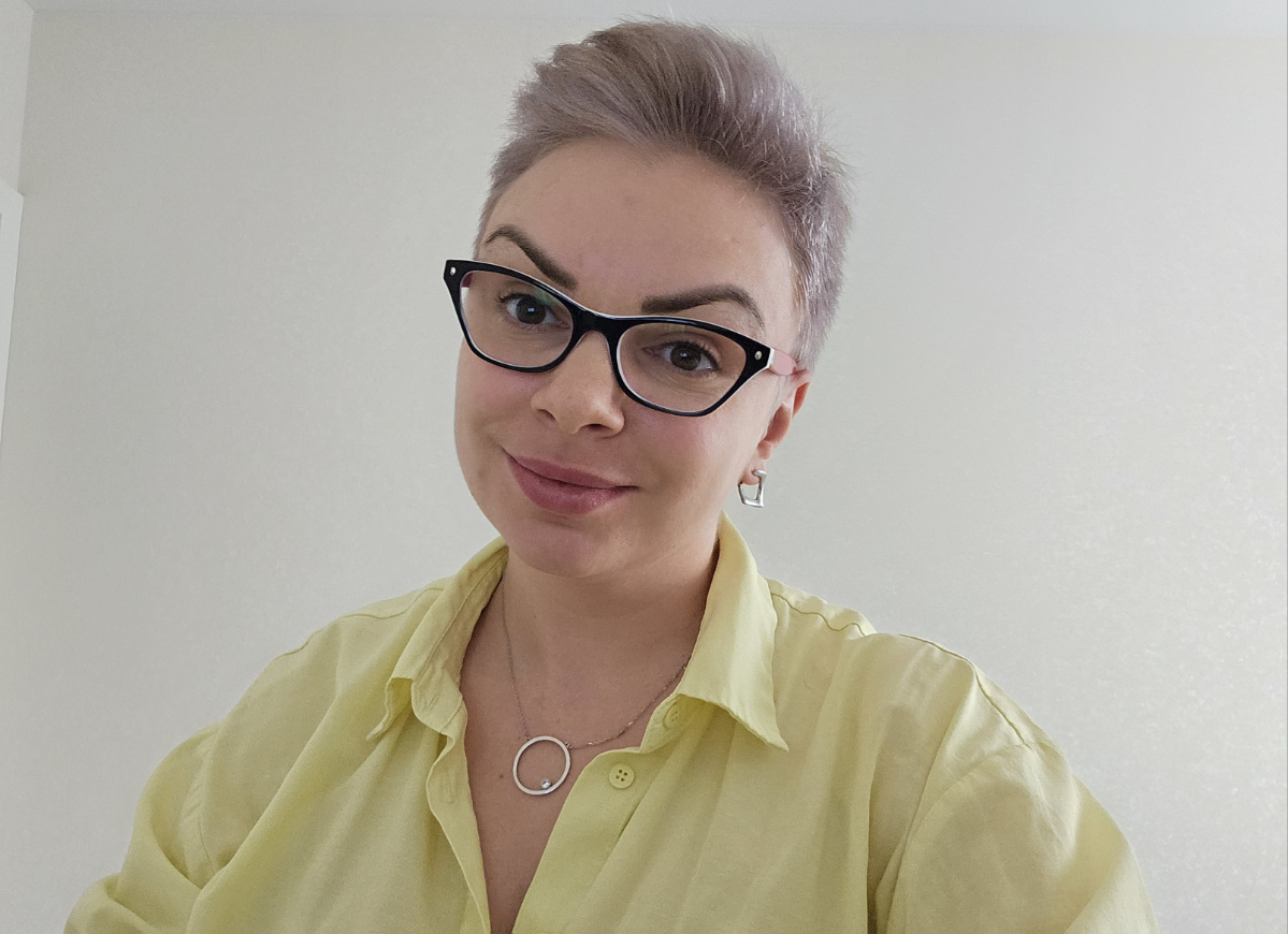 Привет!
Меня зовут Кристина Рудакова и я Service delivery manager в Росбанке.
Самый частый вопрос после того как люди слышат про мою роль: "И что ты доставляешь?" | Сетка — социальная сеть от hh.ru