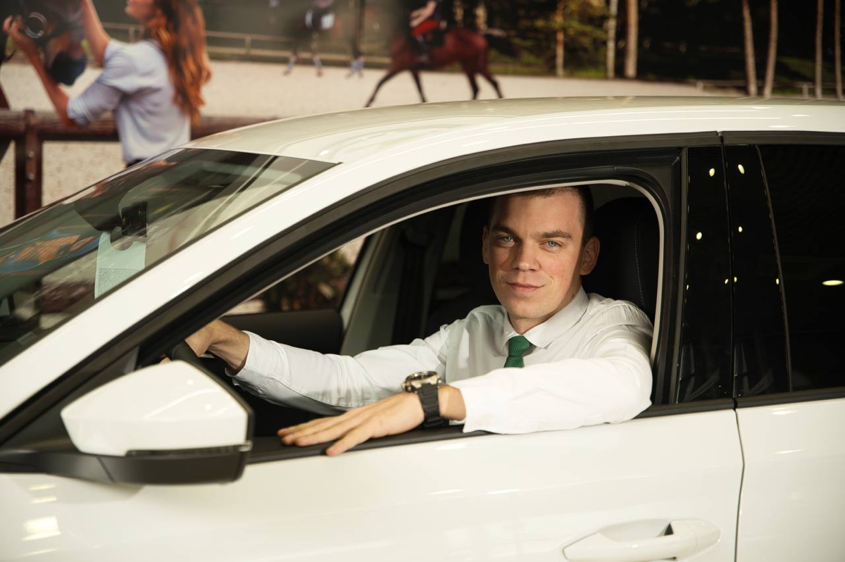 Андрей Серов