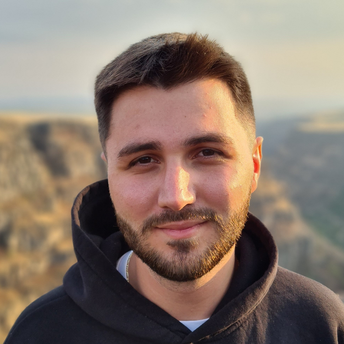 Вардан Акопян | Сетка — социальная сеть от hh.ru