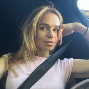 Анна Толстопятова