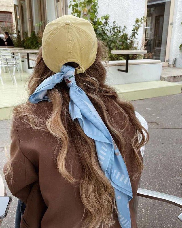 🧵Как носить платок летом?🧵
Обожаю носить платки! Один предмет - несколько вариантов ношения!
Платок можно повязать на голову разными способами
Можно завязать на сумку, тем более в этом году популярны ... | Сетка — социальная сеть от hh.ru