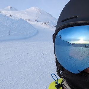 Владислав Поваров