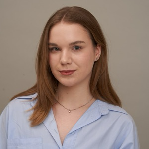 Александра Попова