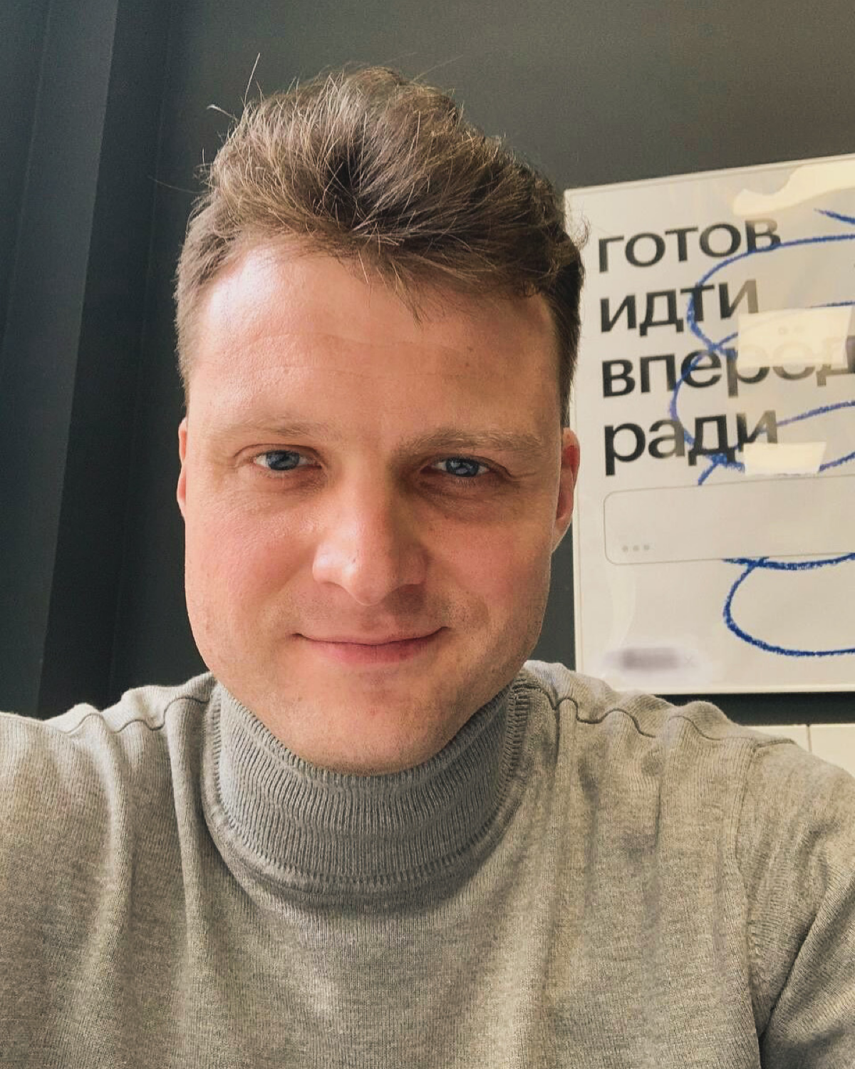 Привет, друзья!
После перерыва в несколько лет я принял решение снова выходить в публичное пространство как ментор и преподаватель.
Кто я сейчас:
- IT продакт в международном юните Ozon | Сетка — социальная сеть от hh.ru