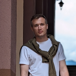 Роман Остапенко