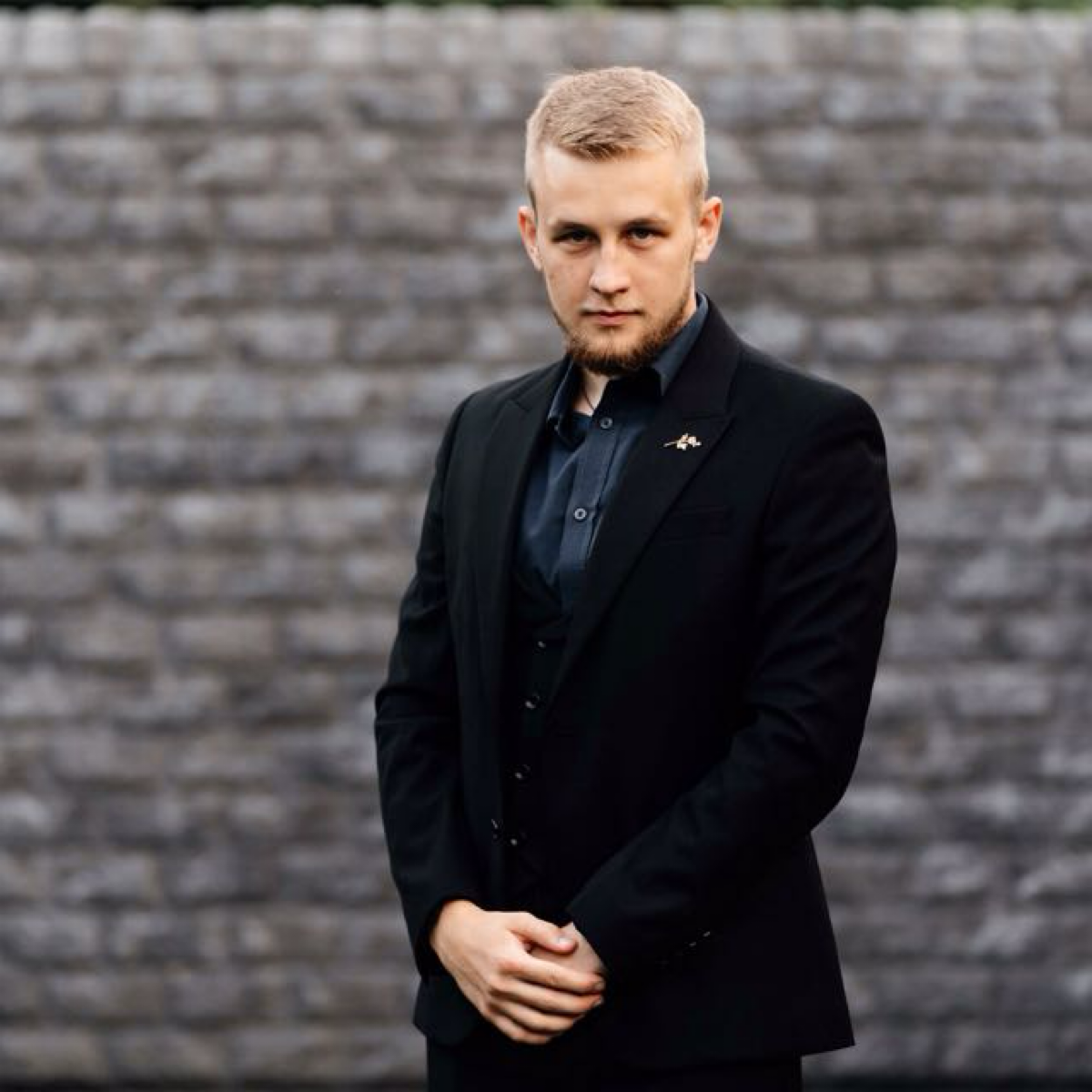 Виктор Тихонов