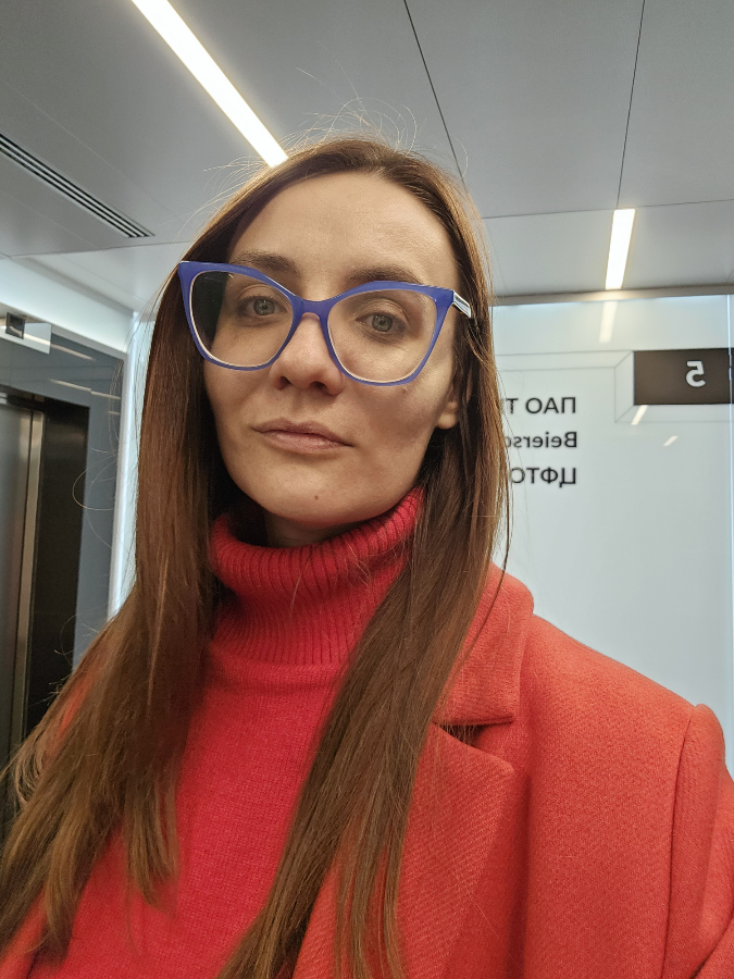 Чем "больше" клиент, тем проще работать. По моим наблюдениям большие компании легче делегируют процесс сьемок продакшенам, согласуют смету и дают обратную связь. А какой опыт у вас? | Сетка — социальная сеть от hh.ru