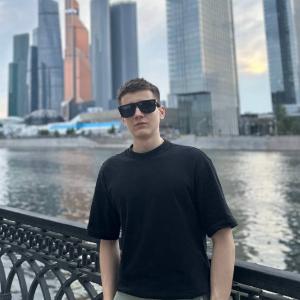 Виктор Ларюшин