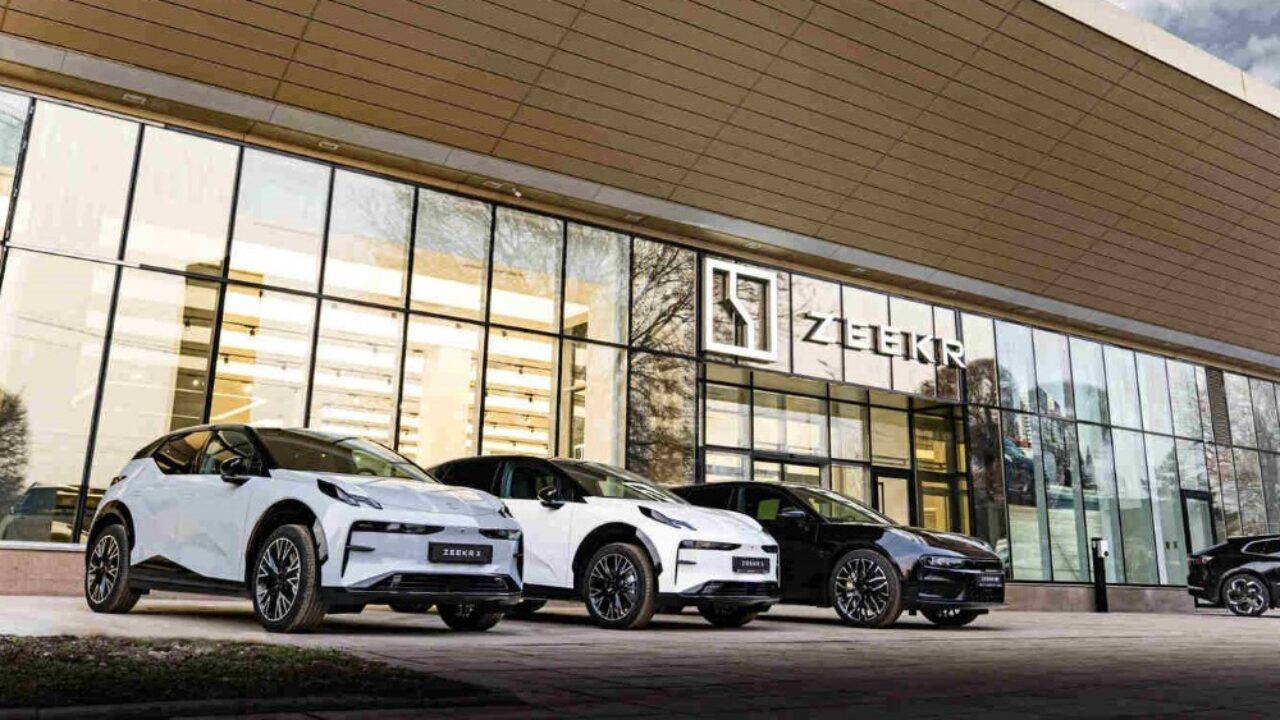 Компания Zeekr, принадлежащая Geely, запретила поставки своих электромобилей в Россию с 30 июня 2024 года. Причины запрета не уточняются | Сетка — социальная сеть от hh.ru