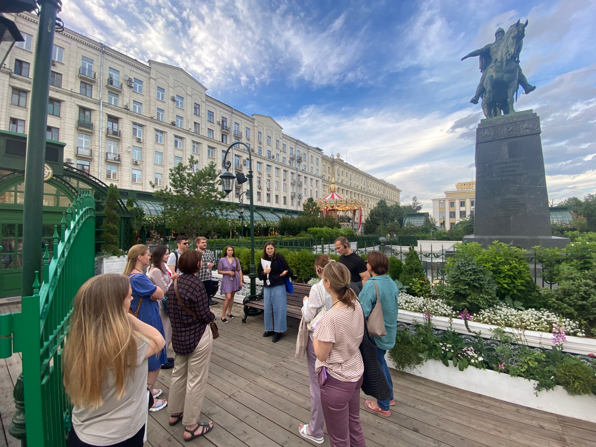 Сходить на экскурсию на этой неделе и не промокнуть это нужно еще постараться… но мы справились 😁
📍После работы погрузились с коллегами из Туризм | Сетка — социальная сеть от hh.ru