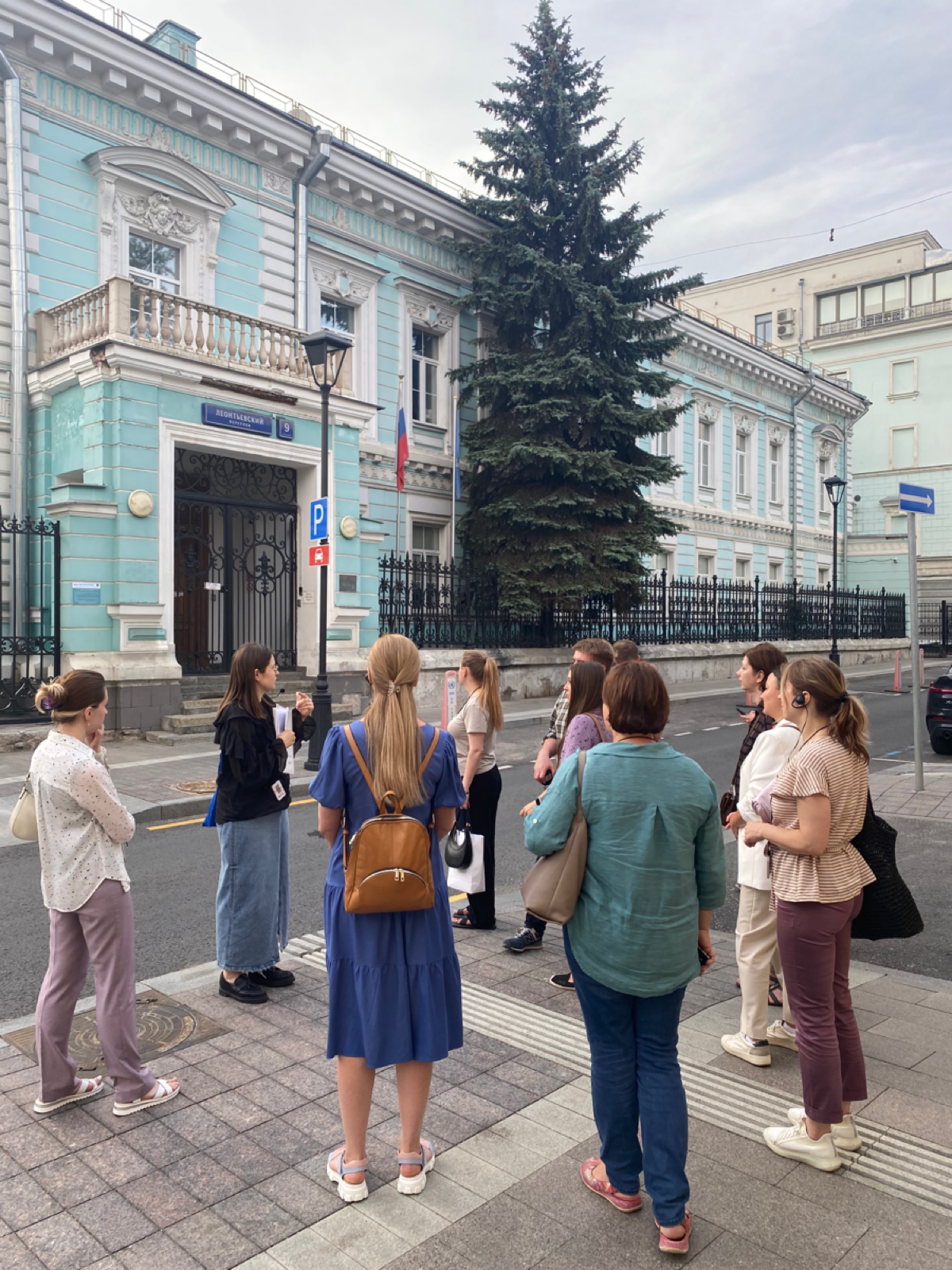 Сходить на экскурсию на этой неделе и не промокнуть это нужно еще постараться… но мы справились 😁
📍После работы погрузились с коллегами из Туризм | Сетка — социальная сеть от hh.ru
