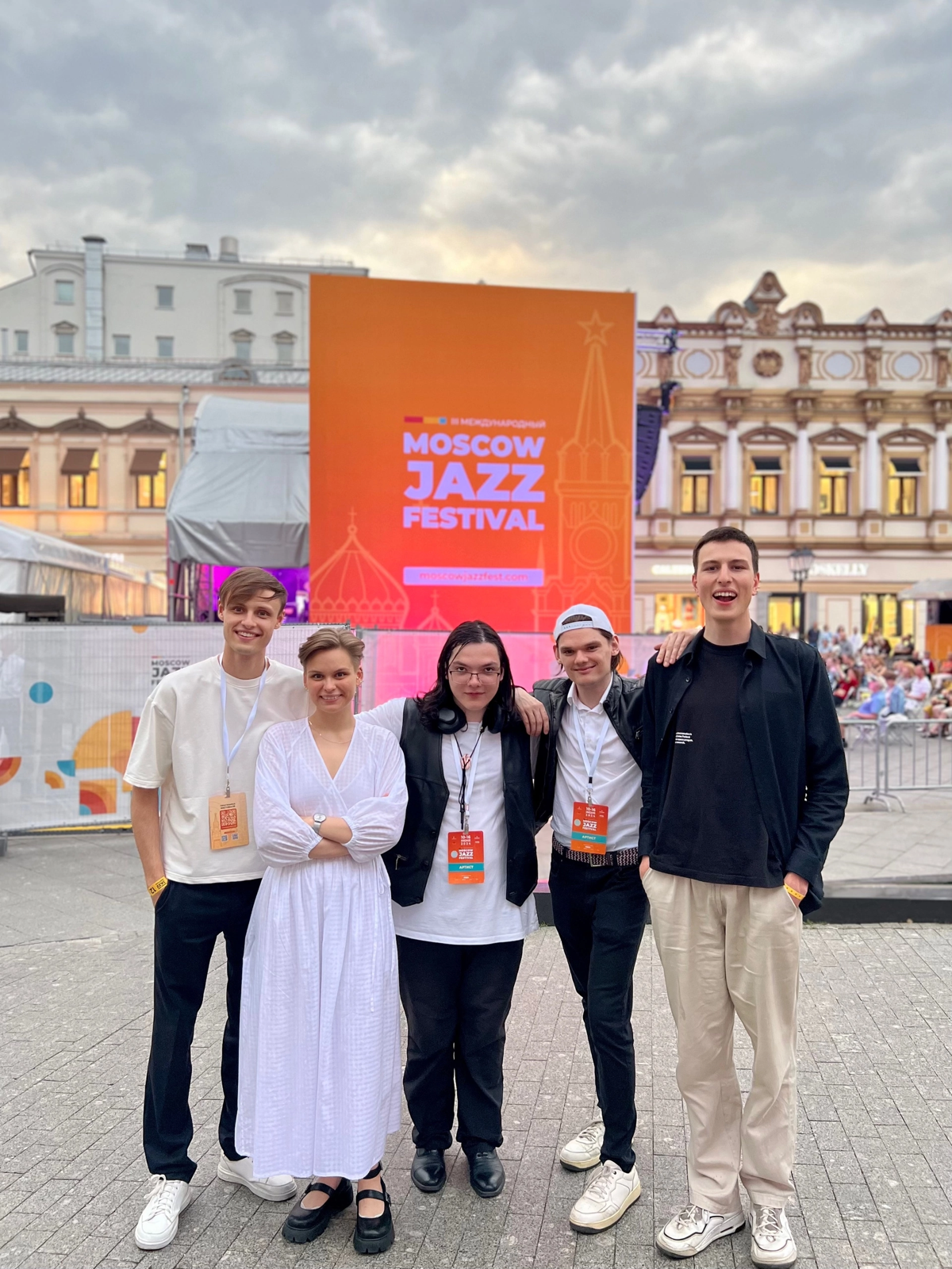 Выступили на Moscow Jazz Festival!
12 июня звучали на площадке возле ЦУМа и наслаждались вашей компанией | Сетка — социальная сеть от hh.ru